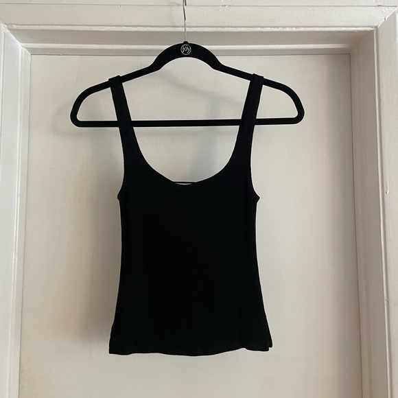 LNA Essential Rib Scoop Tank from Revolve - Picture 13 of 14